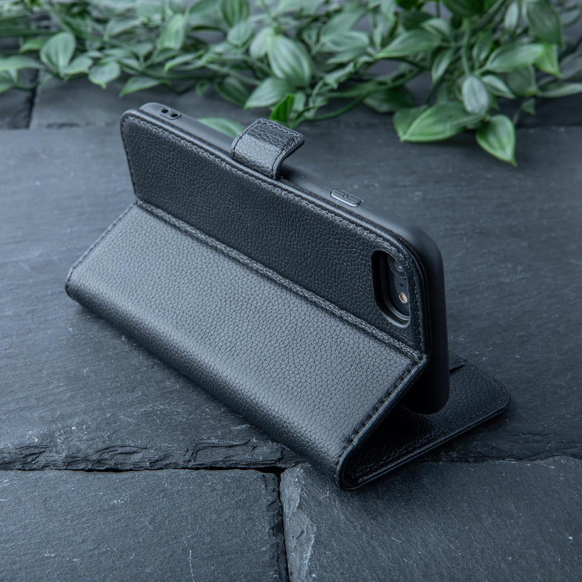 Genuine Leather Wallet Case for iPhone SE (2022/2020) – Flip Cover with Card Slots and Stand in Dappled Black